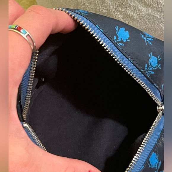 Beautiful Little Coach Makeup Bag - Picture 3 of 8